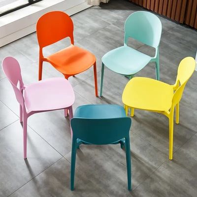 kaufen Farbenfrohe, moderne, stapelbare Speisestuhl aus PP-Kunststoff für Küche, Café und Restaurant Online-Herstellung