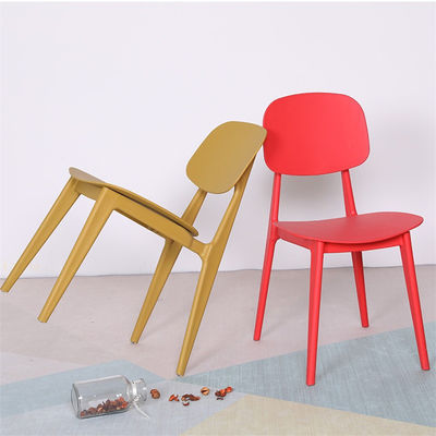 kaufen Moderne einfache Design stapelbare PP-Plastik-Café Outdoor-Esstühle in kundenspezifischen Farben für Sitzplätze Online-Herstellung