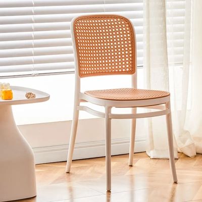 kaufen OEM ODM Kunststoff Wicker Esszessel Weiß Kunststoff Outdoor Esszessel Für Hotel Online-Herstellung