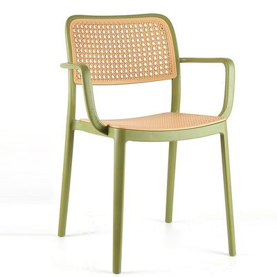 Rattan-Restaurantstuhl Kunststoffstapelfähiger PP-Kunststoff Esszimmerstuhl